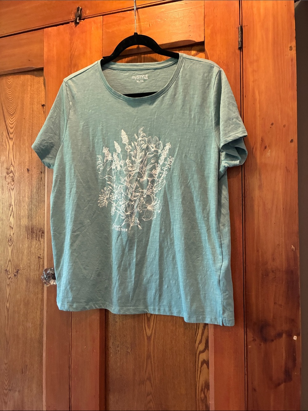 10/25$ 🥳 Short-Sleeve Teal Floral Graphic Tee